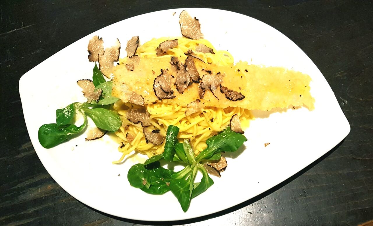 Hausgemachte Pasta mit Trüffel und Parmesan